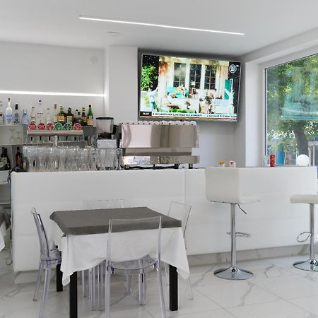 Hotel Ninfea Каттоліка Екстер'єр фото