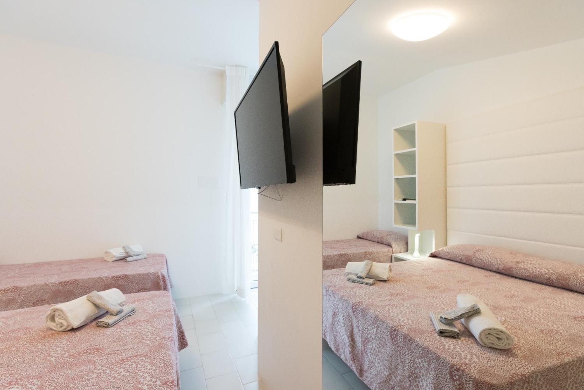 Hotel Ninfea Каттоліка Екстер'єр фото