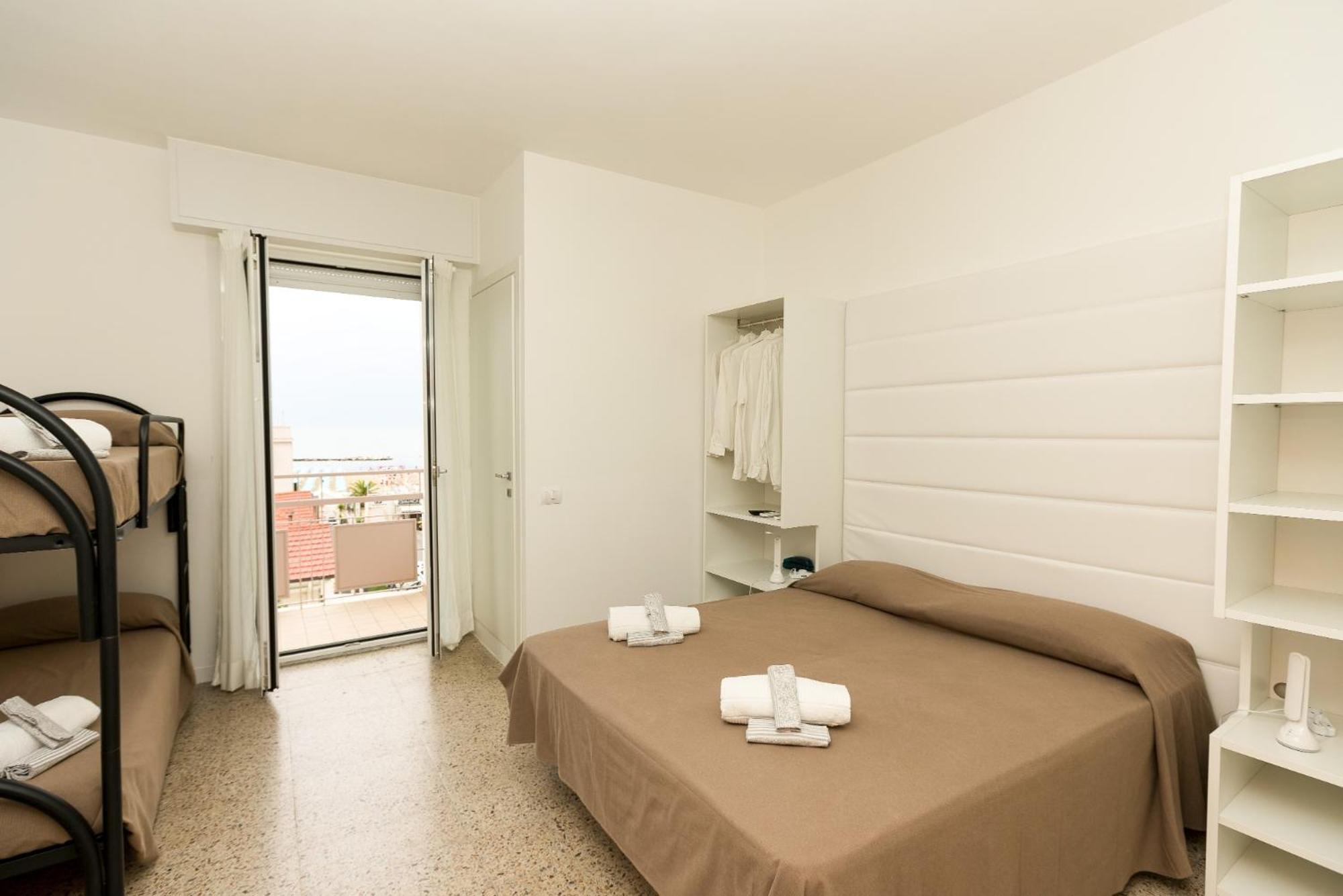 Hotel Ninfea Каттоліка Екстер'єр фото