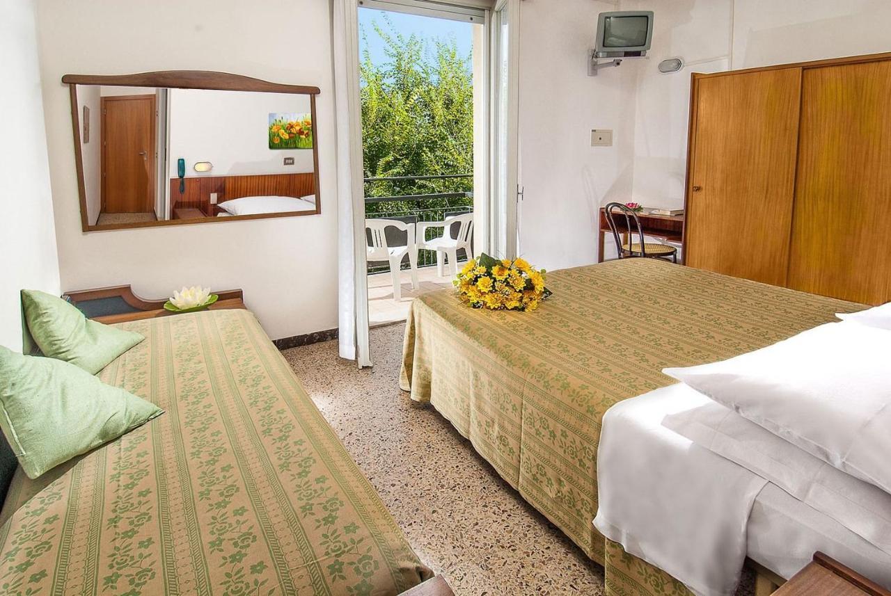 Hotel Ninfea Каттоліка Екстер'єр фото