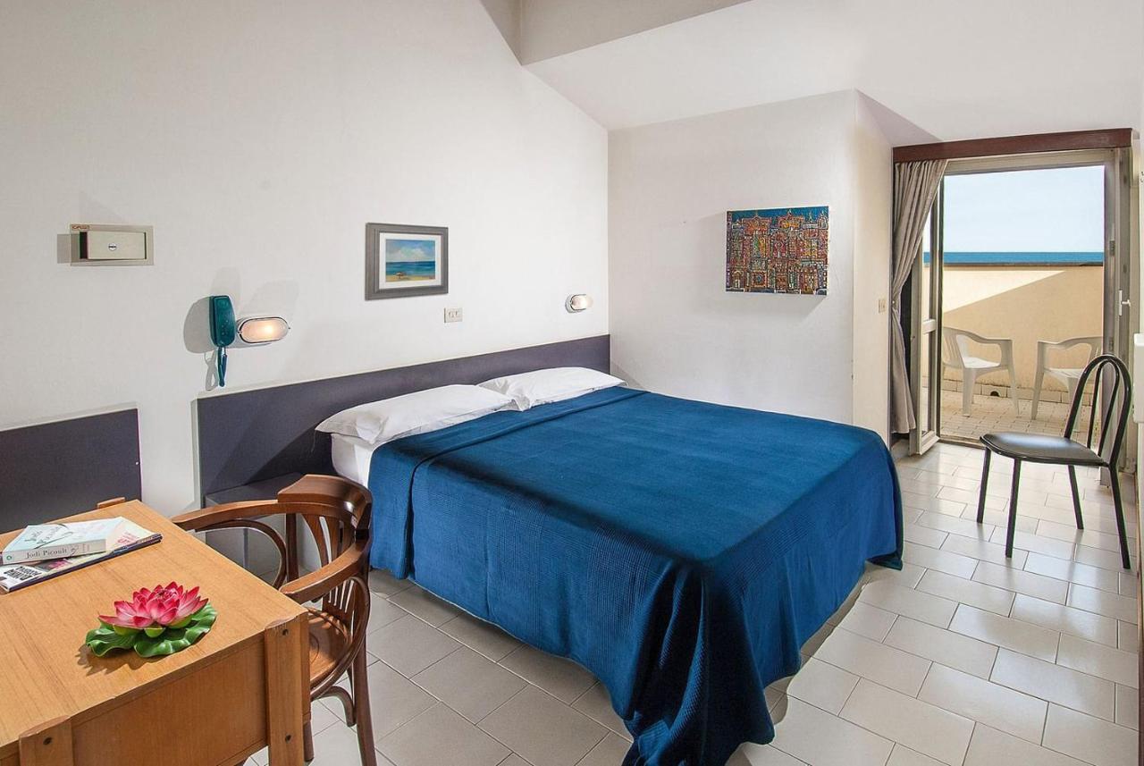 Hotel Ninfea Каттоліка Екстер'єр фото
